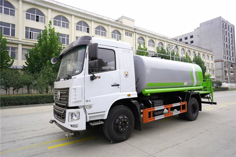 陜西的老客戶喜提一輛東風(fēng)華神F5灑水車(chē)